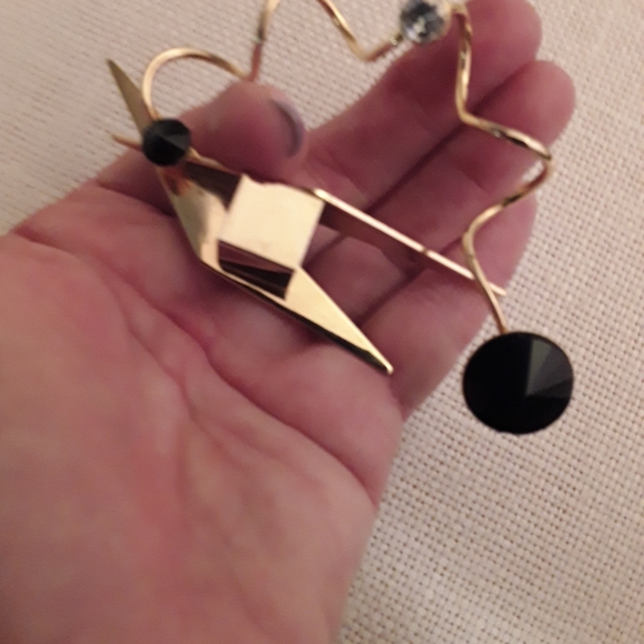 3/$10 Modernistic goldtone brooch - Picture 5 of 6